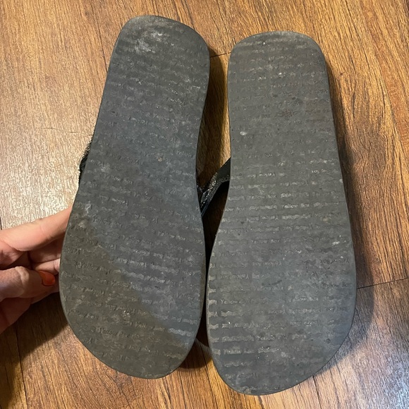 Yellow Box Flip Flops. Color: Black with gemstones. Size: 10 - Picture 9 of 9